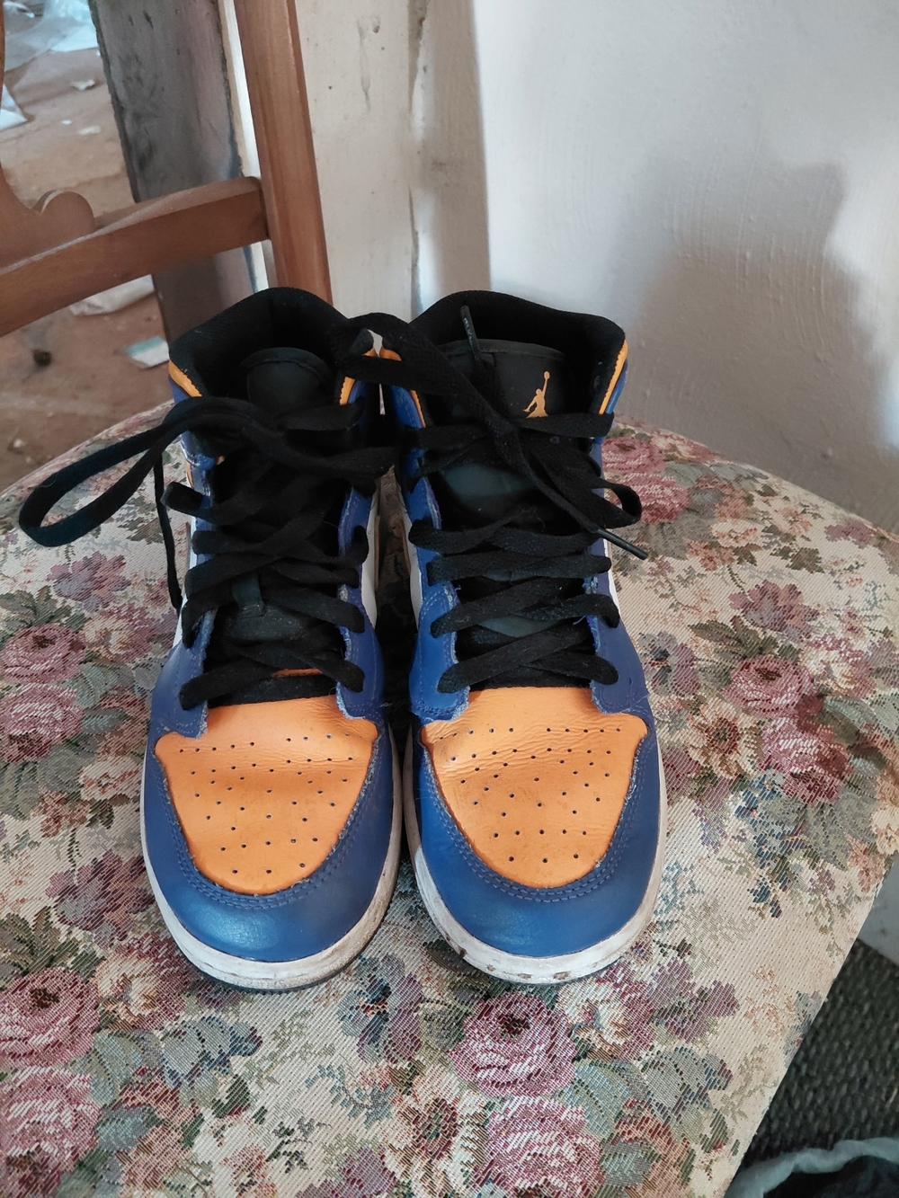 Nike Kids High-Top Sneakers in Blue, Orange and Black